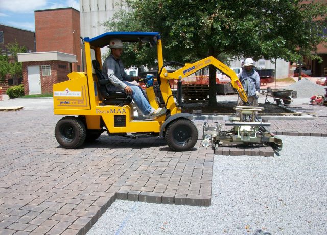 Permeable Pavement Portfolio : ecu-permeable-pavers-old-castle-017