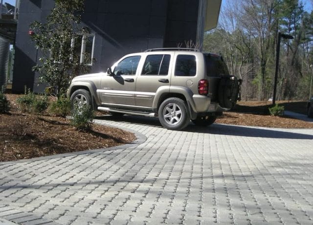 Permeable Pavement Portfolio : duke-smart-house-037